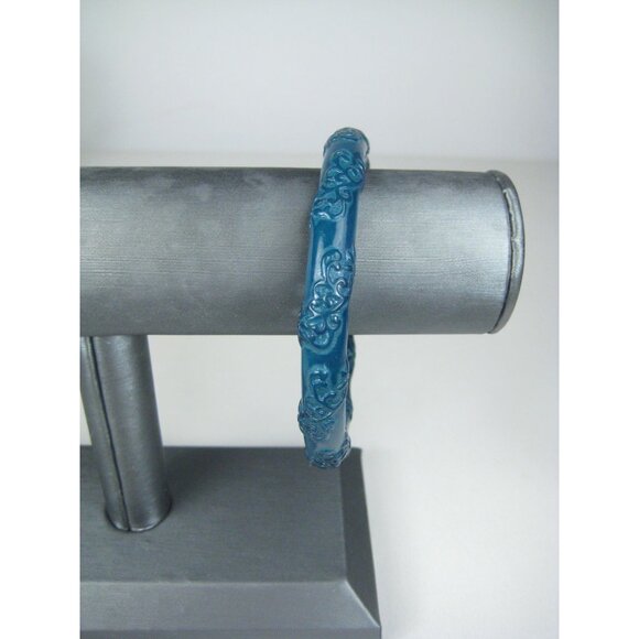 Vintage Blue Textured Floral Design Bangle Bracelet Approx 8 inch Inner Circumfe - Picture 5 of 6